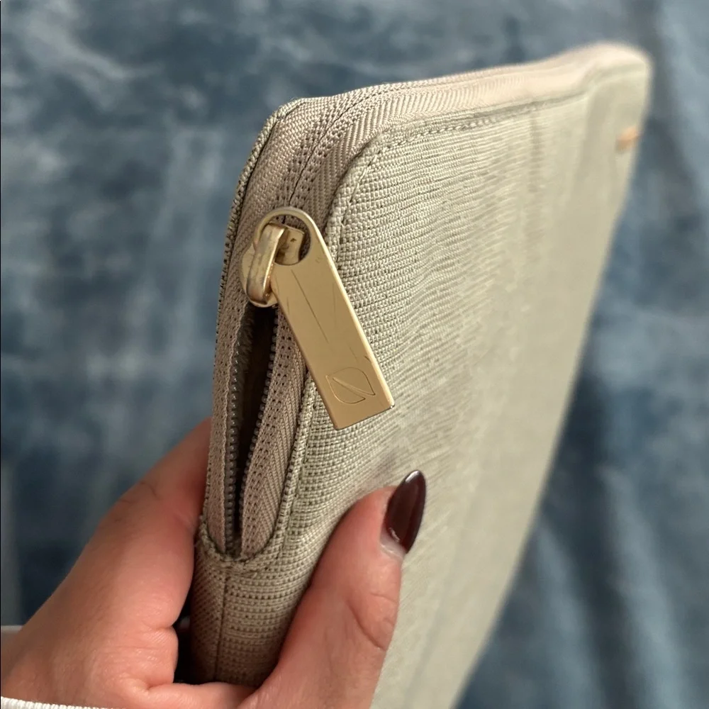Incase slim sleeve